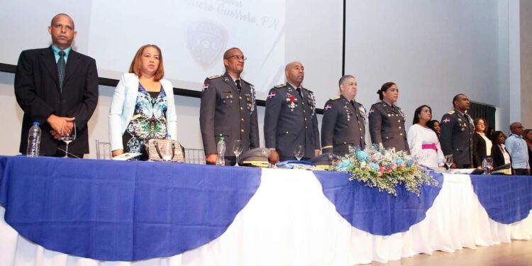 PN gradúa 194 nuevos bachilleres técnicos