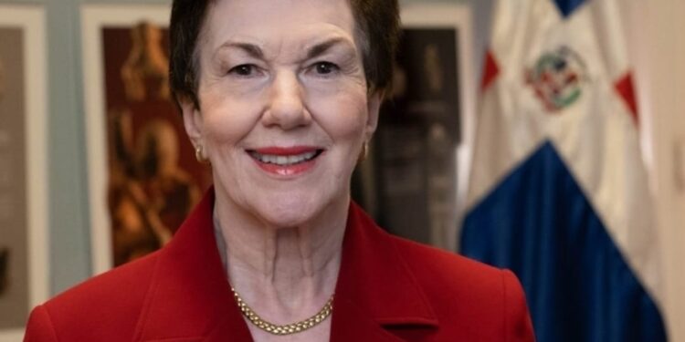 Embajadora Sonia Guzmán calificó como positiva que la FDA niegue derecho a restringir el comercio de cigarros