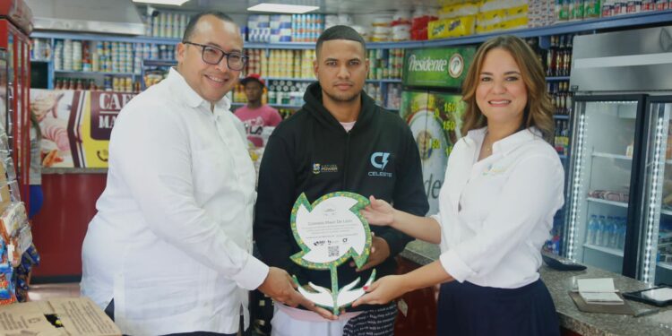 Nature Power Foundation e INDOCAL entregan primeras certificaciones verdes a Colmados de Santo Domingo