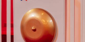 Los fondos de pensiones adquieren el 70% de las acciones emitidas por César Iglesias