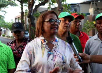 Aspirante a senadora realiza  celebración de la siembra de los Almendros