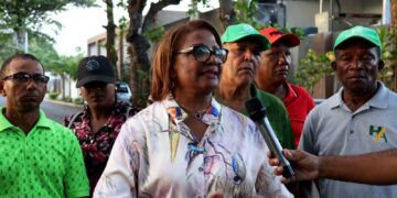 Aspirante a senadora realiza  celebración de la siembra de los Almendros