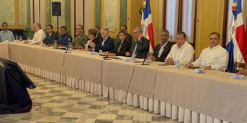 Presidente Abinader se reúne con organismos de socorro para evaluar tormenta Franklin