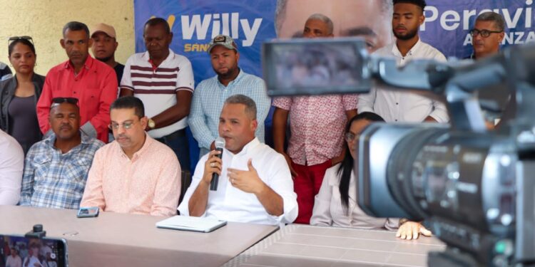 Precandidato Willy Sánchez anuncia licencia de funciones públicas