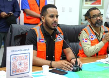 Ministro de la Juventud dispone 50 autobuses al servicio de la Defensa Civil