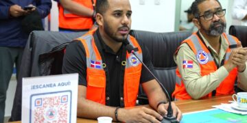 Ministro de la Juventud dispone 50 autobuses al servicio de la Defensa Civil