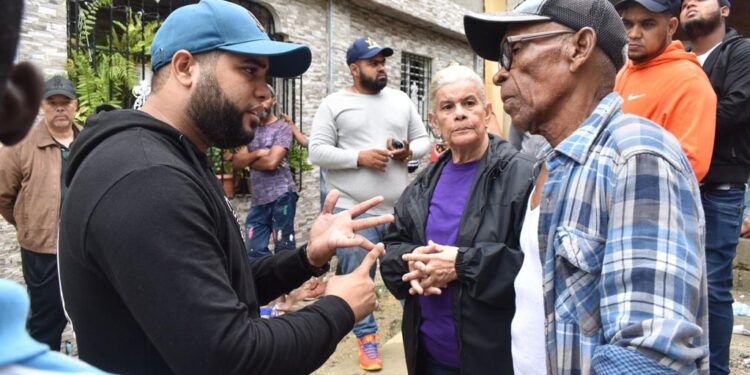 Yeury Bidó acude en ayuda de los munícipes de SDN tras paso de tormenta Franklin