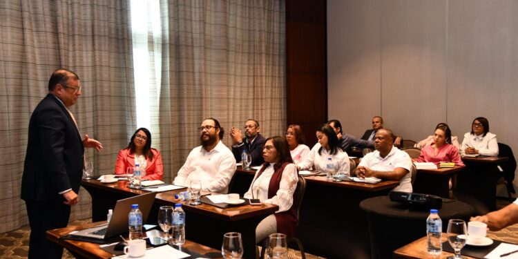 DAMAC de Salud Pública capacita colaboradores en gerencia de inventarios