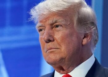 Trump regresa a X, la plataforma conocida anteriormente como Twitter, y publica foto de prontuario