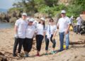 Entidades se unen para limpiar la playa Najayo, tras el paso tormenta Franklin