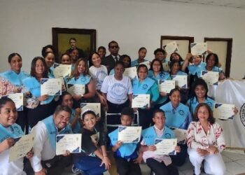 Instituciones culminan exitoso curso de lengua de señas