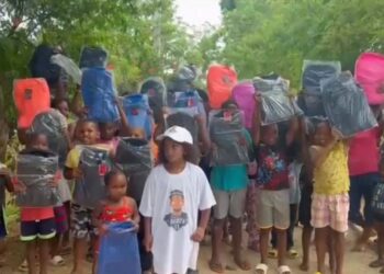 Jugadores de Béisbol de Grandes Ligas donan $60,000 a Oyate Group para proporcionar útiles escolares