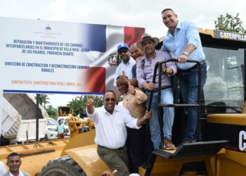 Ministro de Agricultura inicia reparación de 137 kilómetros de caminos vecinales