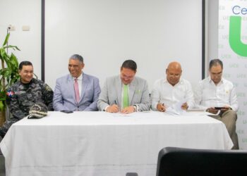CMUCE y RPN firman acuerdo que beneficia con la provisión de servicios de salud de calidad a policías retirados