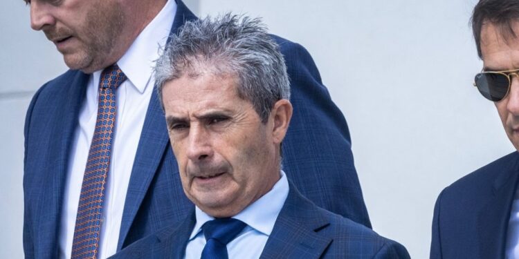 Administrador de mansión de Trump se declara no culpable documentos clasificados