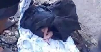 Abandonan a bebé recién nacida a orillas de una cañada