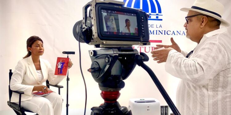 Aleja Flores lanza "El diseño de tu imagen", un libro transformador para proyectarse en el mundo