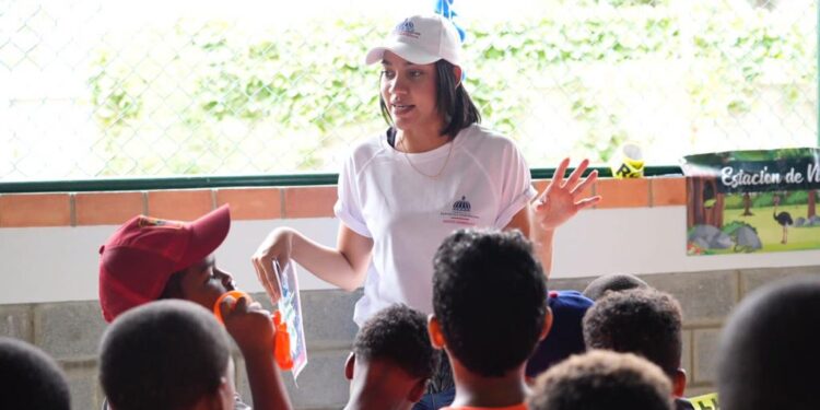Medio Ambiente realiza eco rally con 300 niños de Los Guandules y La Ciénaga