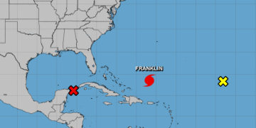 Franklin se fortalece y se convierte en huracán