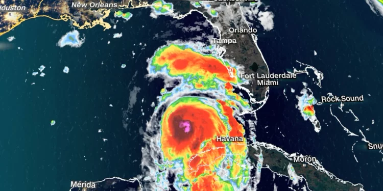 Más de 1,6 millones de personas en Florida tienen orden de evacuar sus hogares por Idalia