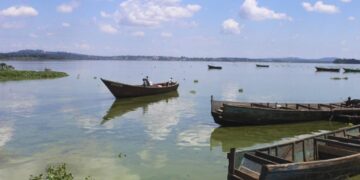 Mueren 25 personas tras volcar una embarcación en el lago Victoria en Uganda