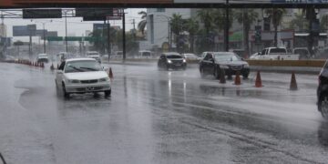 Onda tropical sobre el país estará generando aguaceros dispersos el día de hoy