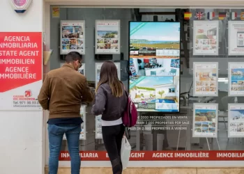 Los jóvenes retrasan la emancipación hasta los 30 años, la edad más alta en dos décadas