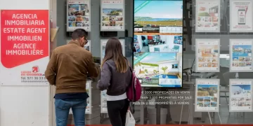 Los jóvenes retrasan la emancipación hasta los 30 años, la edad más alta en dos décadas