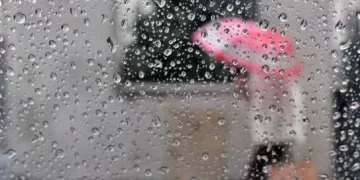 Onda tropical y vaguada provocando nublados con aguaceros, tronadas y ráfagas de viento sobre algunas provincias