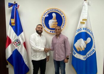 Joaquín Fernández juramenta en la Juventud del PRM al presidente de la JRD de Hato Mayor
