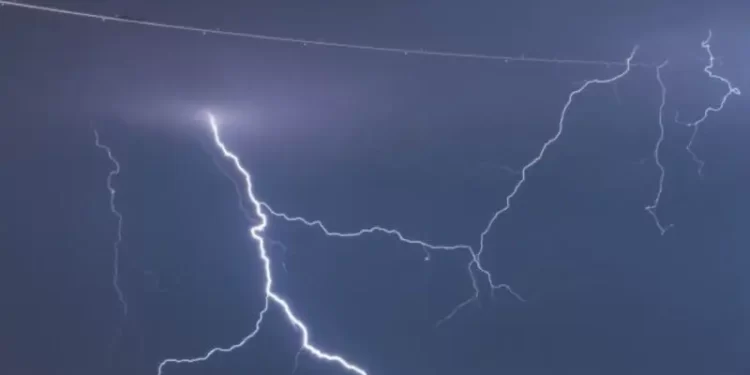 Un rayo mata a un futbolista, a su entrenador y lesiona a otra persona en Nicaragua