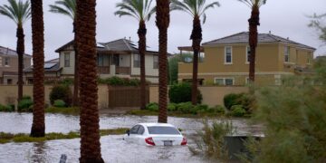 Hilary avanza hacia el noroeste de EE.UU. aún con amenaza de fuertes lluvias y vientos