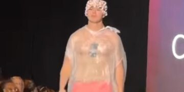 “Youtuber” se cuela en la Semana de la Moda de NY vestido con bolsa de basura