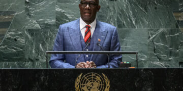 Primer ministro trinitense pide a la ONU controlar armas ilegales y solución para Haití