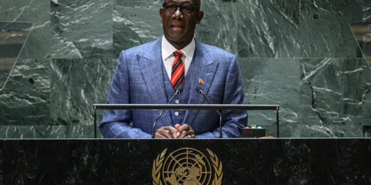 Primer ministro trinitense pide a la ONU controlar armas ilegales y solución para Haití