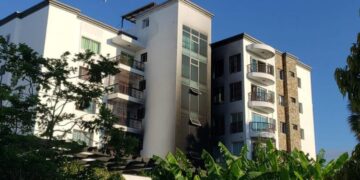 En Santiago explosión de yipeta deja 17 vehículos quemados