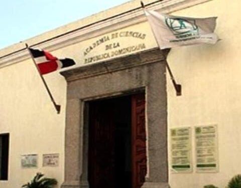 Academia asegura cumplió con libros textos