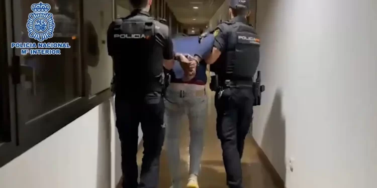 Se entrega dominicano que mató a puñaladas a su pareja en Madrid