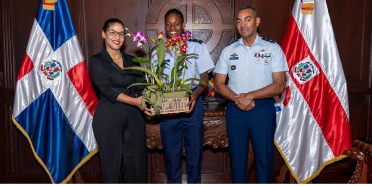 Destacada atleta Marileidy Paulino es ascendida a Segundo Teniente, FARD y Condecorada