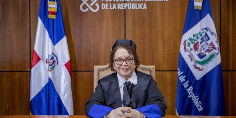 Procuradora instruye como dirigirse a personas de la comunidad LGBTIQ