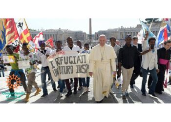 Papa critica indiferencia hacia migrantes y reza por muertos en puerto en Marsella