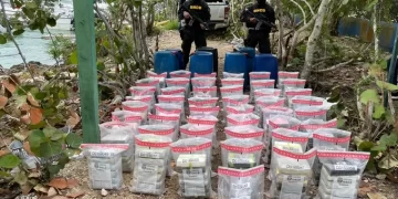 Incautan 290 paquetes presumiblemente cocaína en una embarcación en La Altagracia
