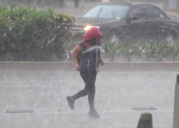 Efectos indirectos del huracán Lee favorecen la presencia de aguaceros, tronadas y ráfagas de viento en varias provincias
