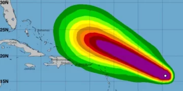 Lee se convierte en el primer huracán de categoría 5 en la temporada del Atlántico