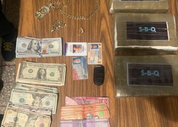 Ocupan tres paquetes de presunta cocaína en yipeta en avenida del Puerto, DN
