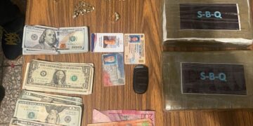 Ocupan tres paquetes de presunta cocaína en yipeta en avenida del Puerto, DN