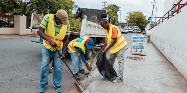 ADN llama a la ciudadanía a no sacar basura debido a las lluvias generadas por vaguada y onda tropical