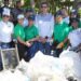 Colaboradores de la OMSA participan en jornada de limpieza de playa en Haina
