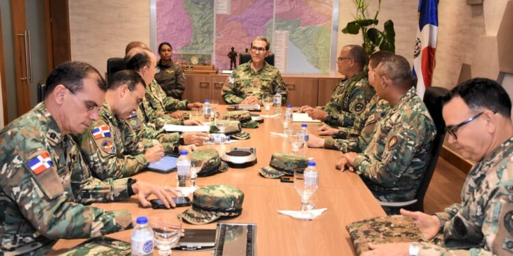 Ministerio de Defensa pasa revista a la situación de la frontera