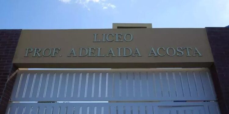 Aclaran director de liceo fue suspendido por sentencia de difamación
